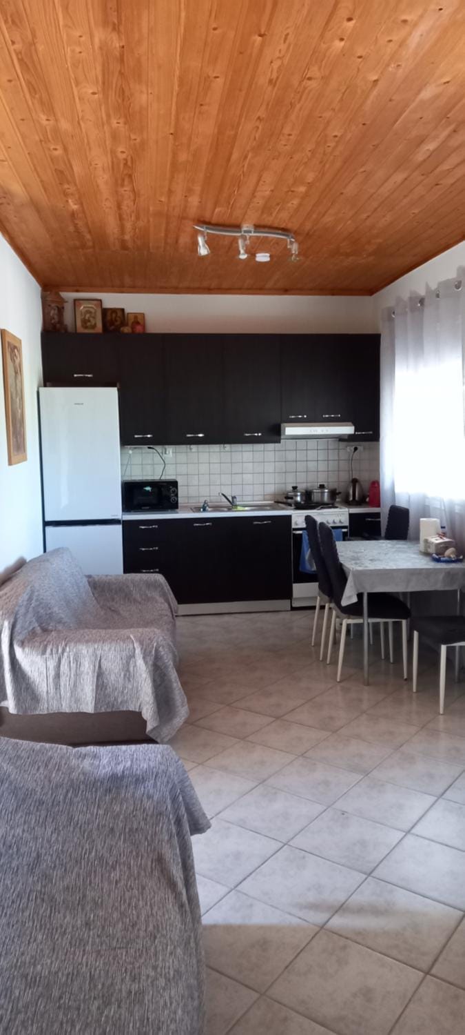 Kitchen or kitchenette, Living room, Seating area, Dining area