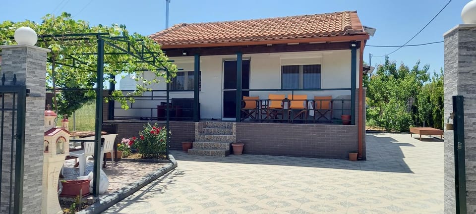 Property building, Patio, Day