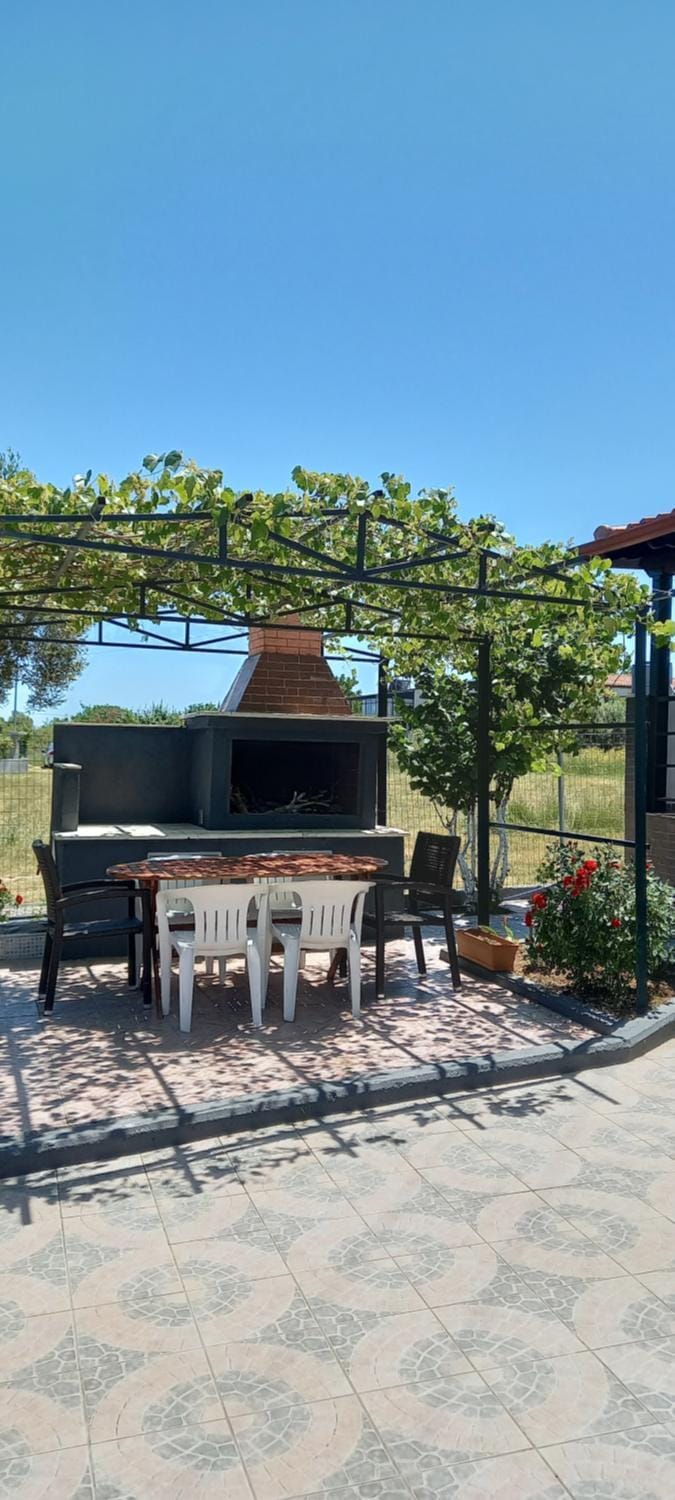 Patio, Day, BBQ facilities, Garden, Garden view