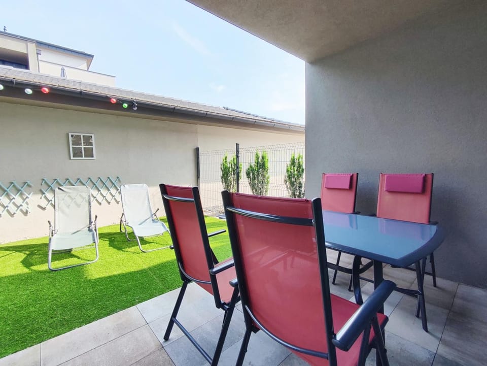 Balcony/Terrace, Garden view