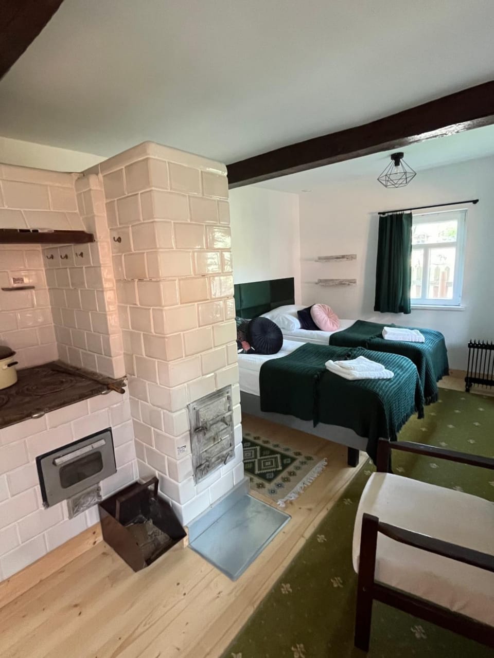 Photo of the whole room, Bedroom
