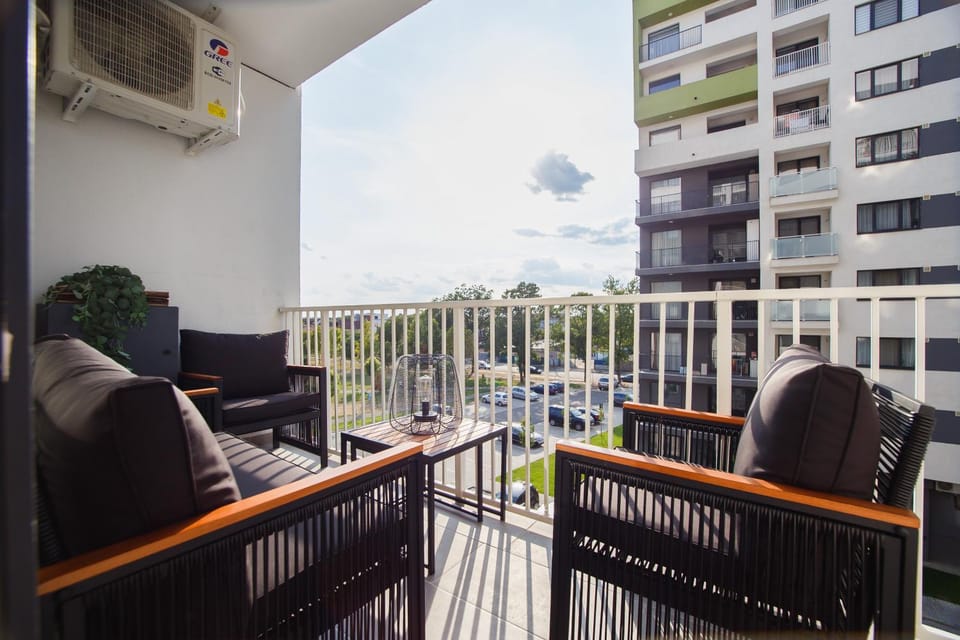 Balcony/Terrace, City view, Street view