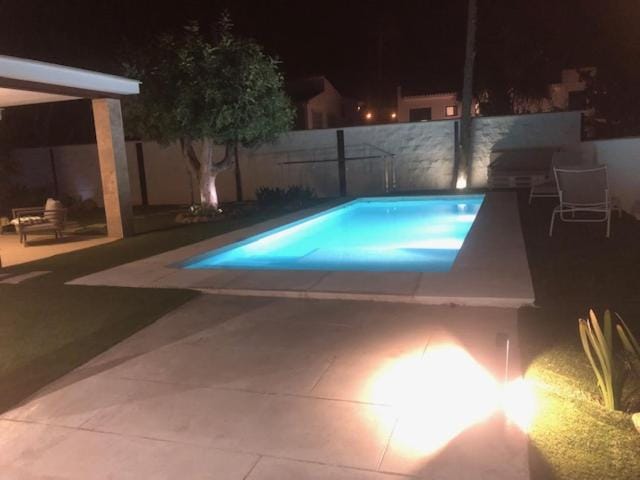 Swimming pool