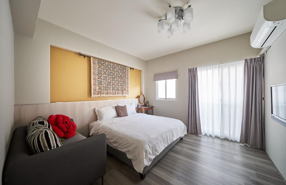 Bed, Photo of the whole room, Bedroom