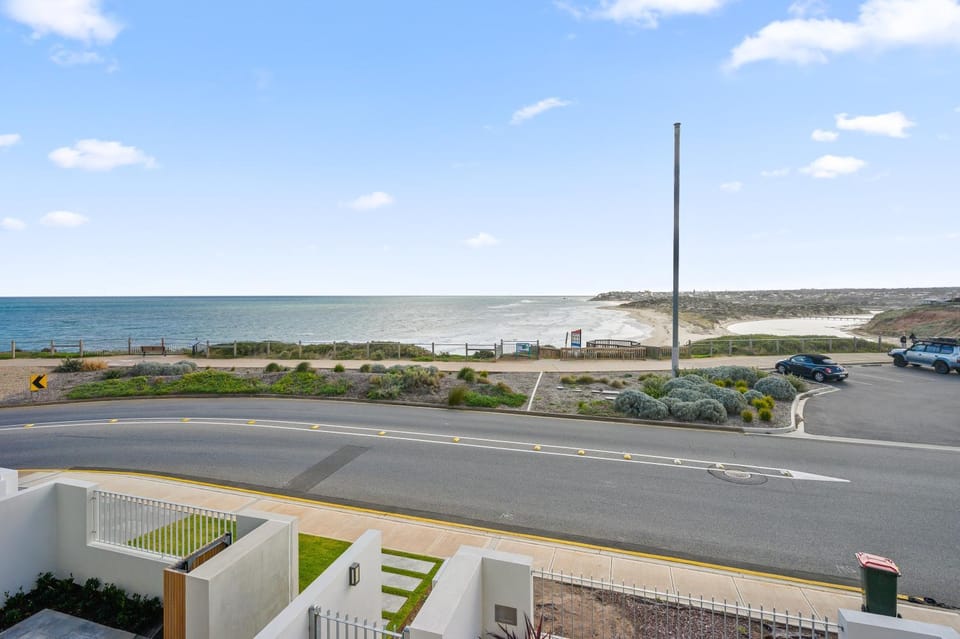 Beach, Sea view, Location