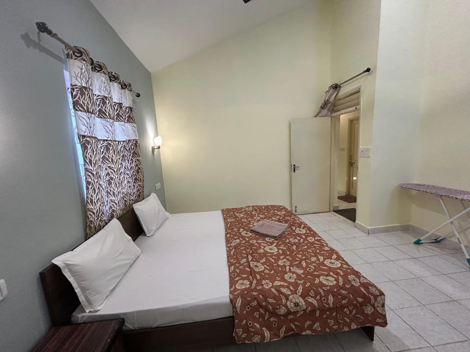 Bed, Bathroom, Photo of the whole room, Bedroom, towels