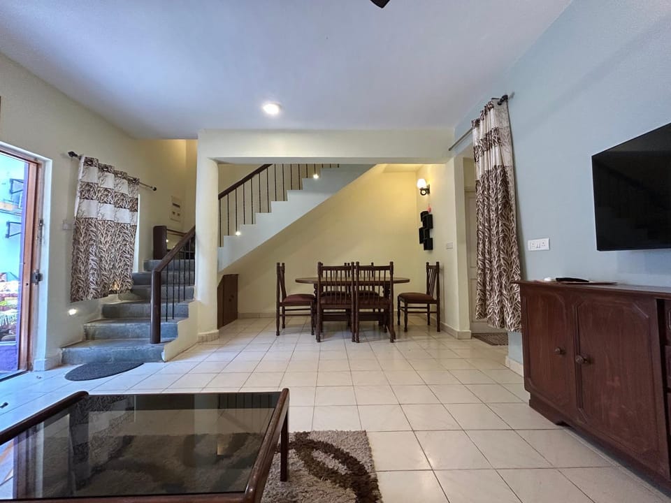 Communal lounge/ TV room, Dining area, Evening entertainment
