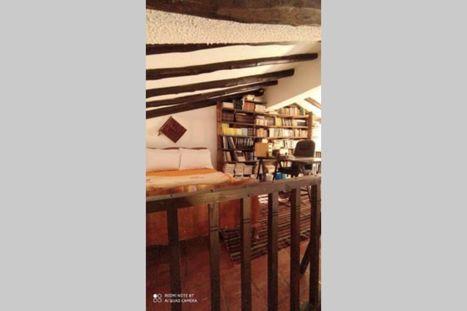 ΑΡΧΟΝΤΙΚΟ ΣΤΟΥΣ ΠΡΟΠΟΔΕΣ ΤΟΥ ΟΡΟΥΣ ΔΙΡΦΥΣ House in Euboea