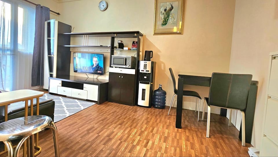 Communal lounge/ TV room, Seating area, Dining area, Evening entertainment, Family