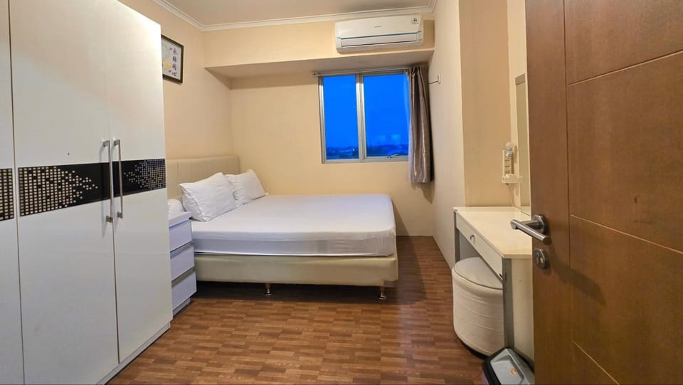 Bed, Bedroom, wardrobe, air conditioner