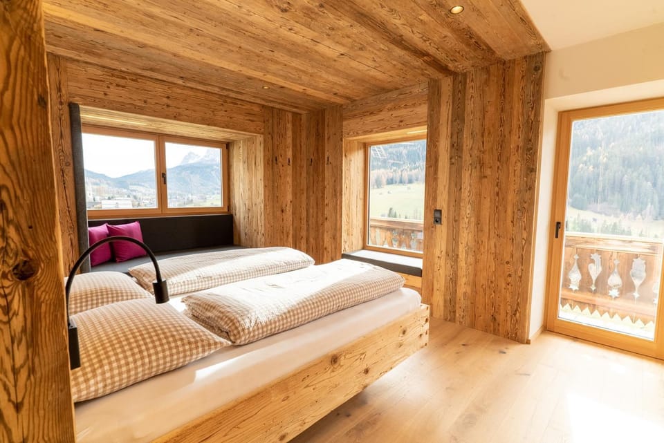 Natural landscape, Bedroom, Mountain view