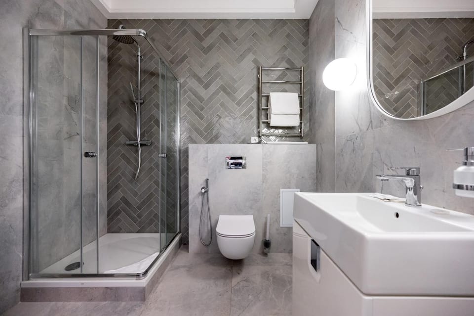Shower, Toilet, Bathroom, towels