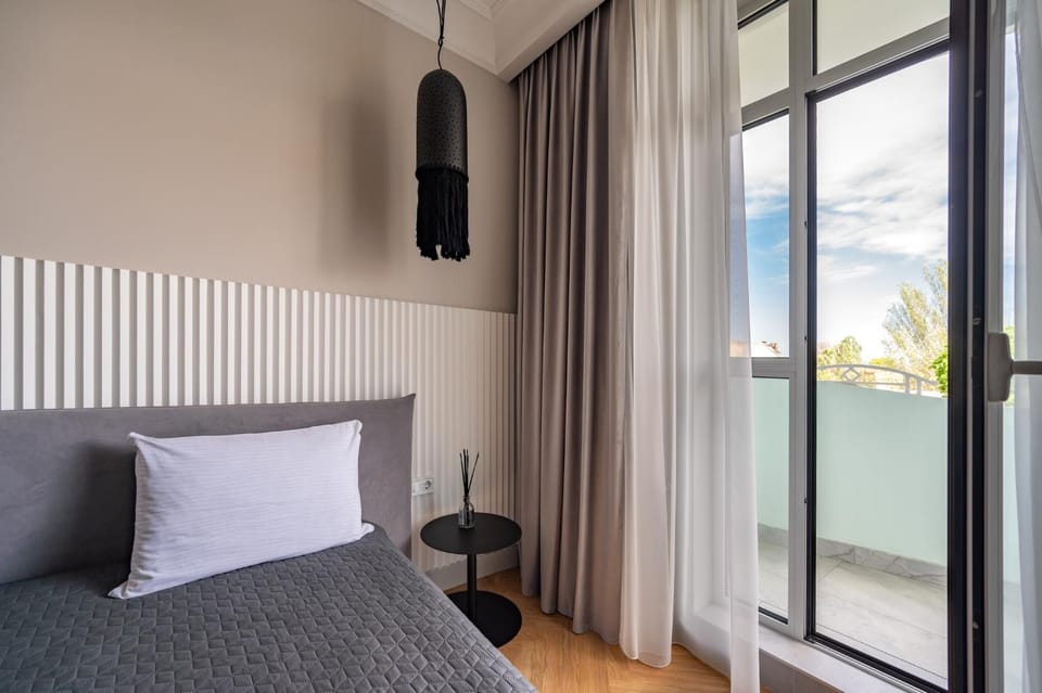 Bed, View (from property/room), Balcony/Terrace, Photo of the whole room, Bedroom