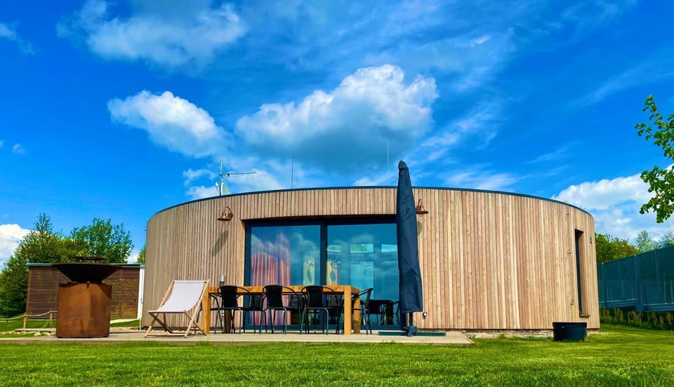 Property building, BBQ facilities, Balcony/Terrace