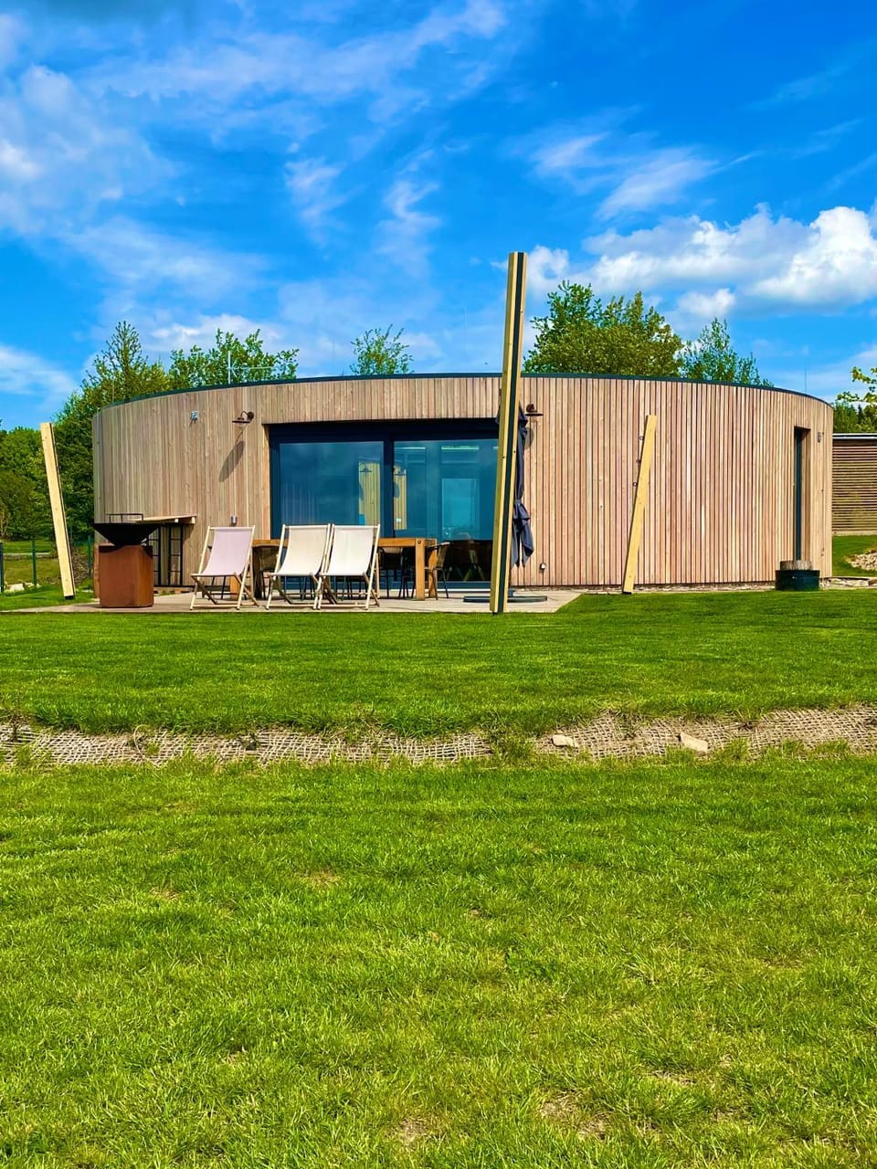 Property building, BBQ facilities, Balcony/Terrace