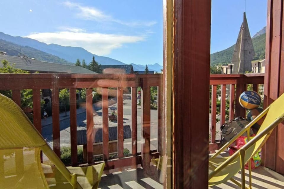 Le Refuge de L'alpaga Superbe duplex au pied des pistes avec Parking couvert gratuit Apartment in Saint-Chaffrey