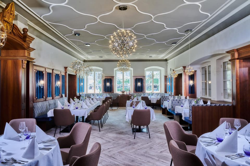 Restaurant/places to eat, Restaurant/places to eat