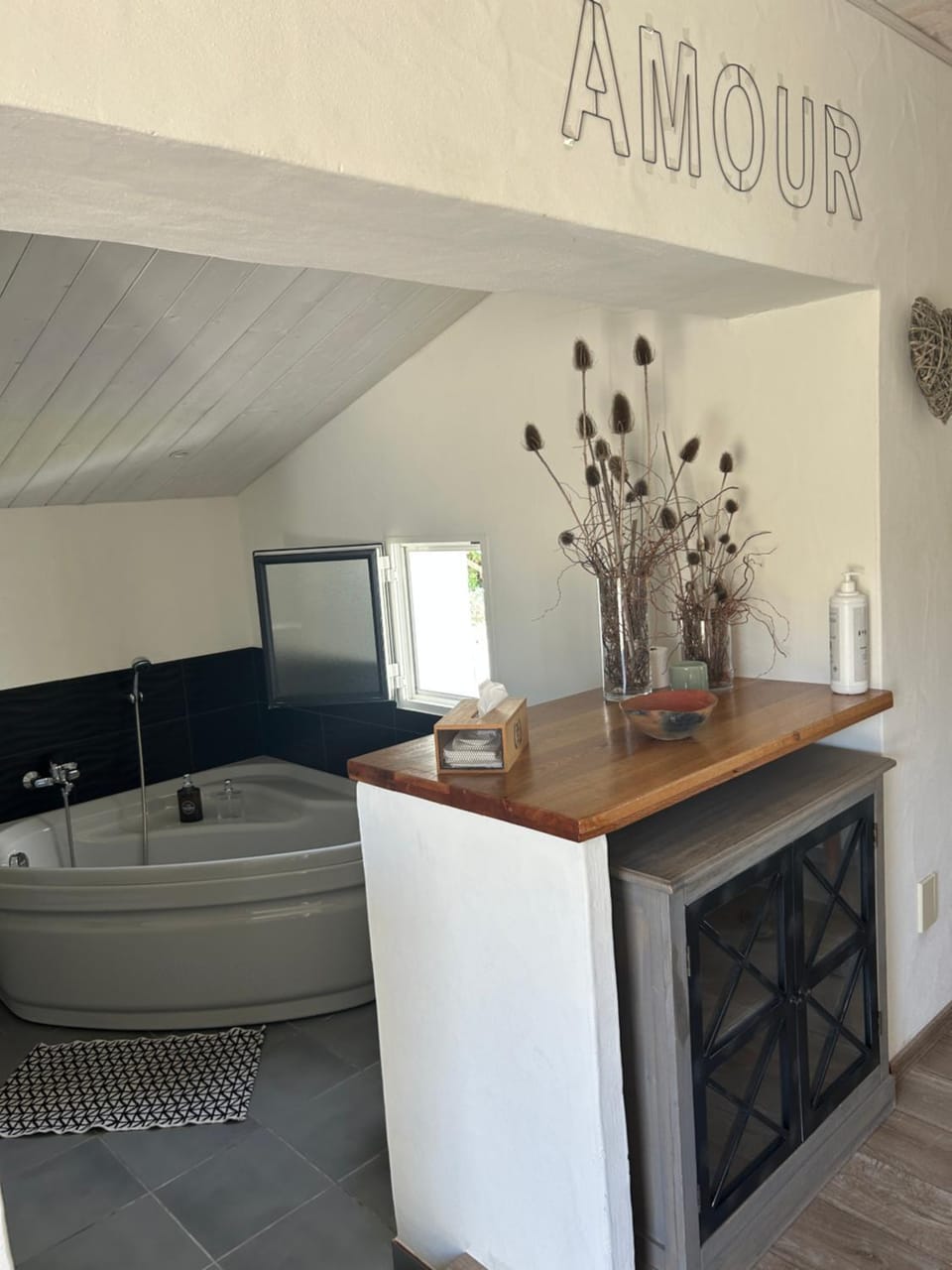 chambre d hôtes les trois châteaux piscine intérieure chauffée Bed and Breakfast in Pays de la Loire