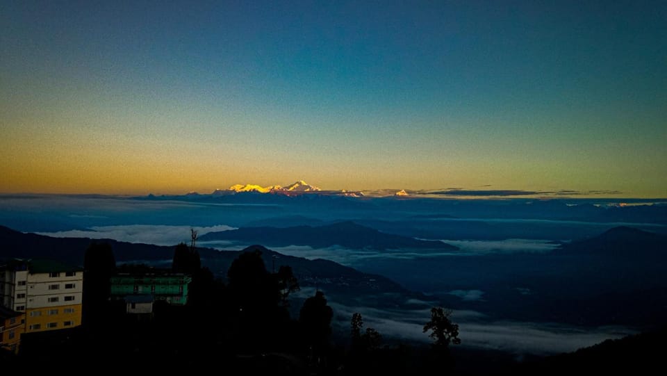 Nearby landmark, Natural landscape, Mountain view, Mountain view, Sunrise
