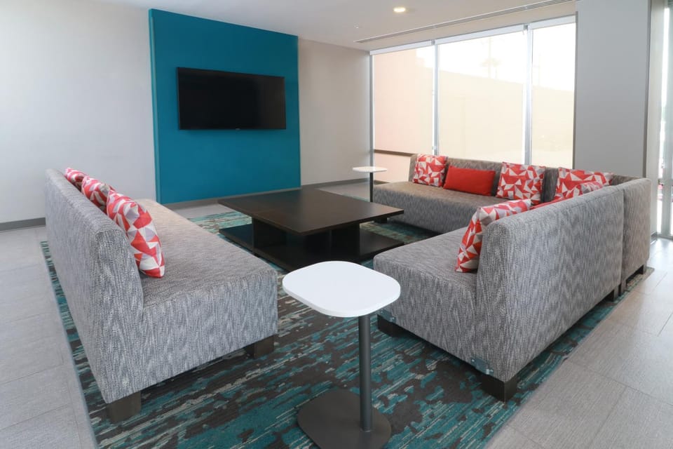 Communal lounge/ TV room, TV and multimedia, Living room, Seating area, Evening entertainment