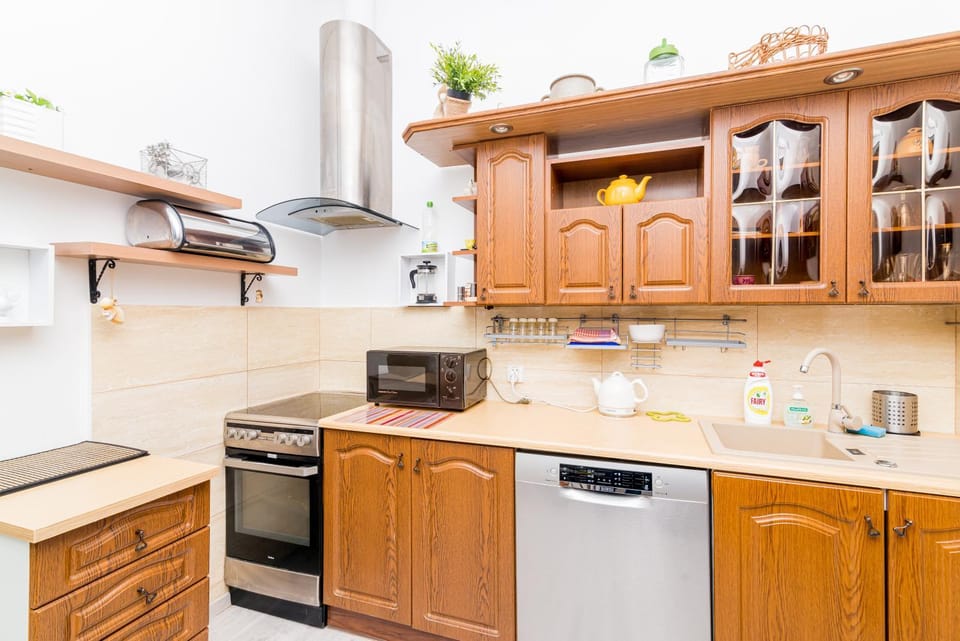 Kitchen or kitchenette, dishwasher, oven, pet friendly