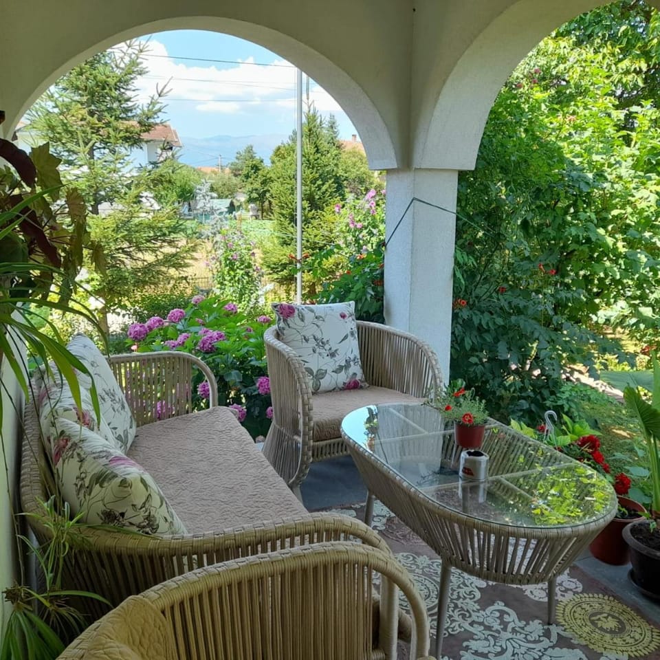 Patio, Spring, Day, Natural landscape, Garden, View (from property/room), Balcony/Terrace, Living room, Seating area, Garden view