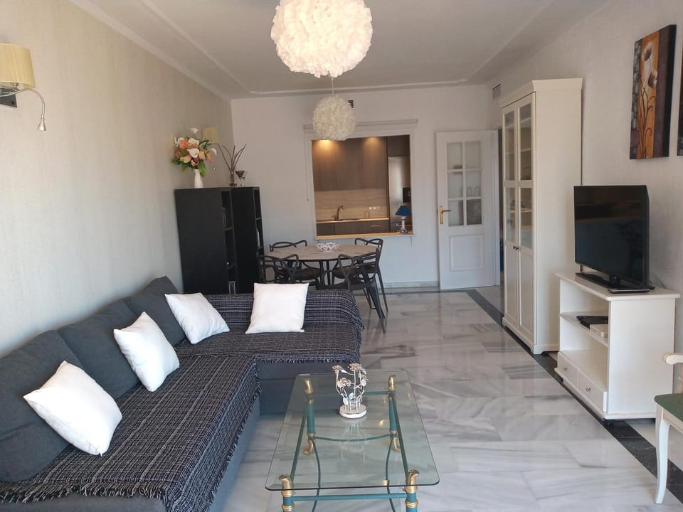 FUENGIROLA , Beach, Centre ,Balcony with seaview, for 4 persons Apartment in Fuengirola