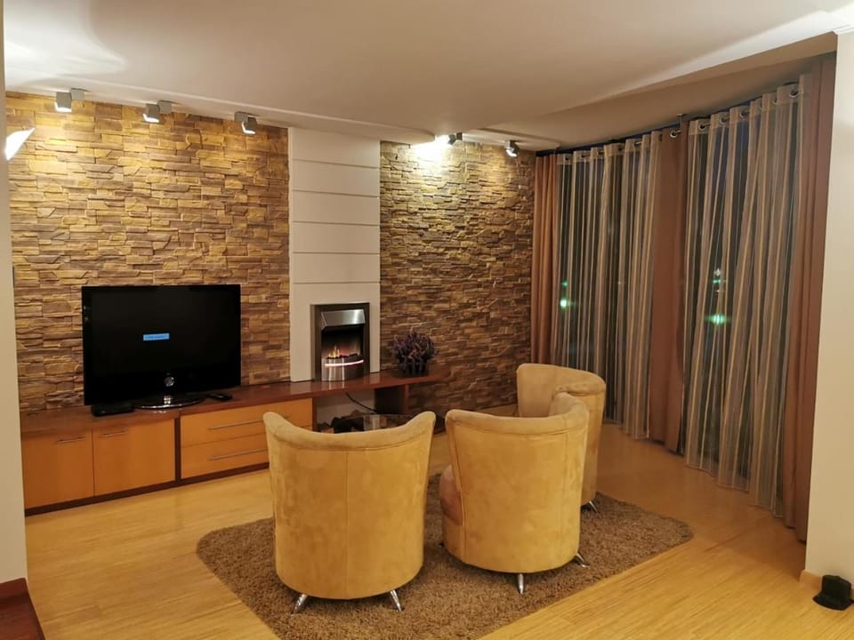 Uroczy apartament przy deptaku z parkingiem. Apartment in Lower Silesian Voivodeship