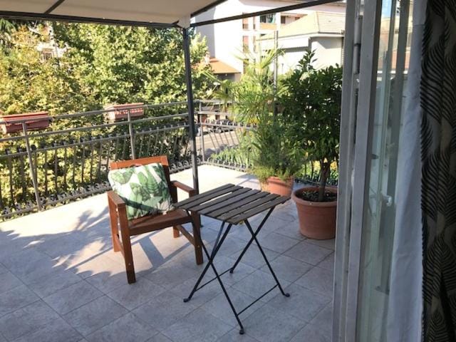 Appartamento con 3 camere 3 bagni e posto auto Libri e Giardini House in Rho