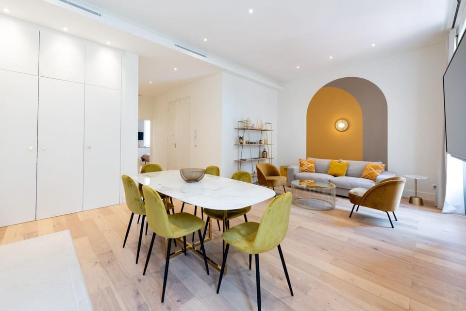 TV and multimedia, Seating area, Dining area