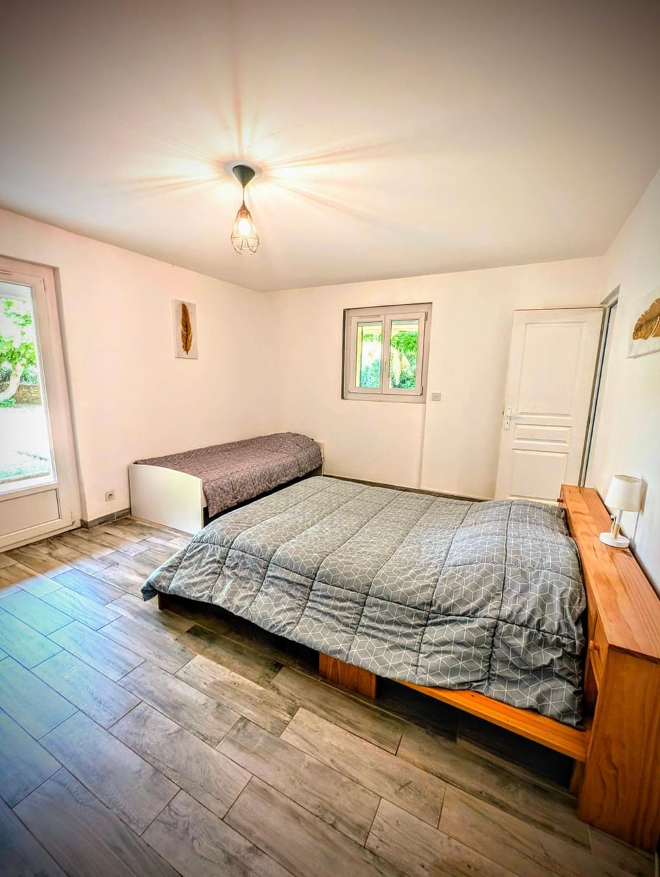 Bed, Photo of the whole room, Bedroom