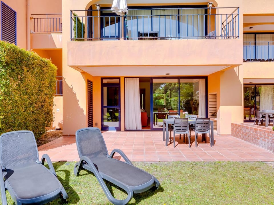 Patio, Dining area
