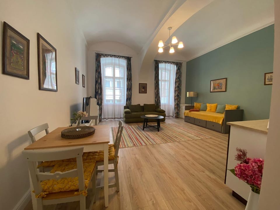 TV and multimedia, Kitchen or kitchenette, Dining area
