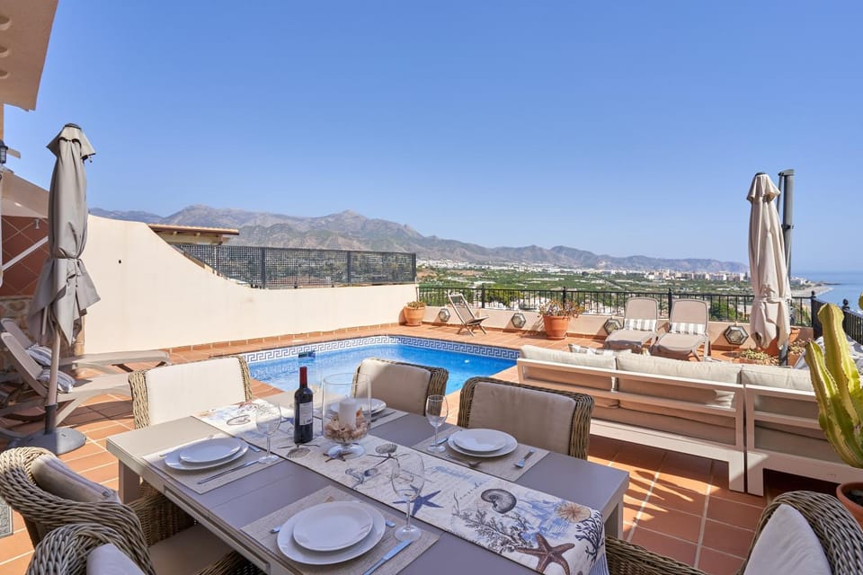 Property building, Balcony/Terrace, Living room