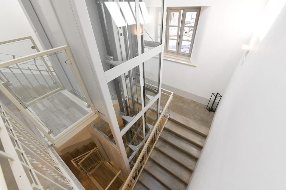 elevator, Internal: Not applicable to any particular room