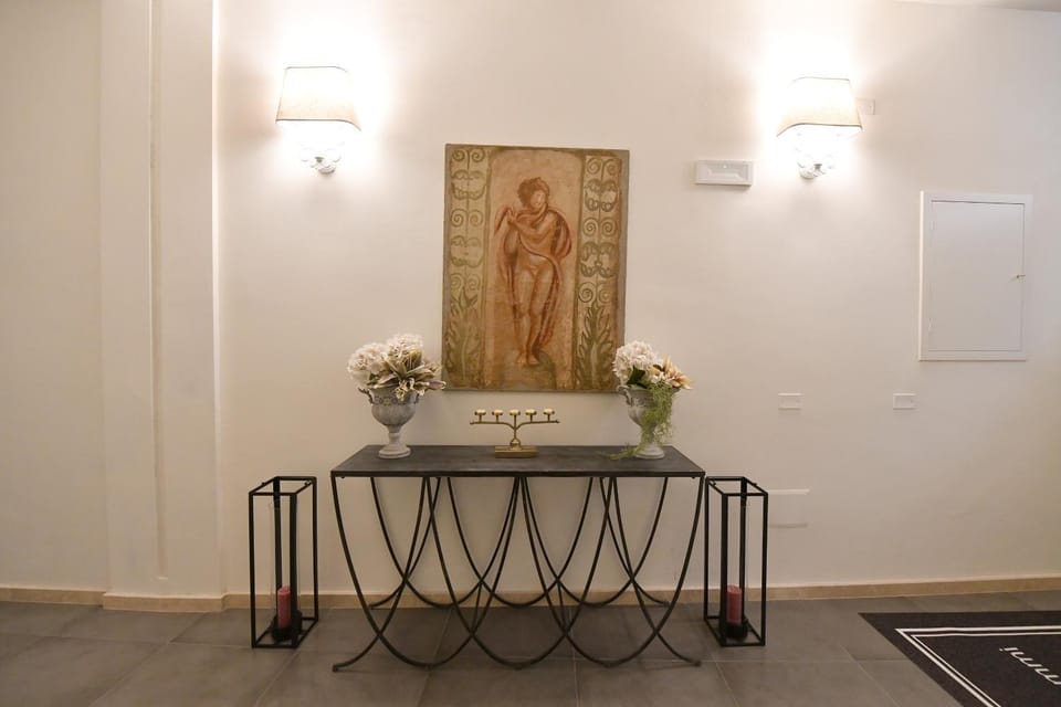 Lobby or reception, Internal: Not applicable to any particular room