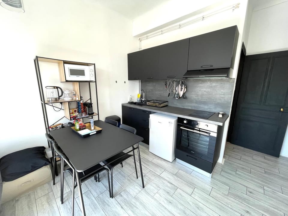 Kitchen or kitchenette, Dining area, stove, kitchen