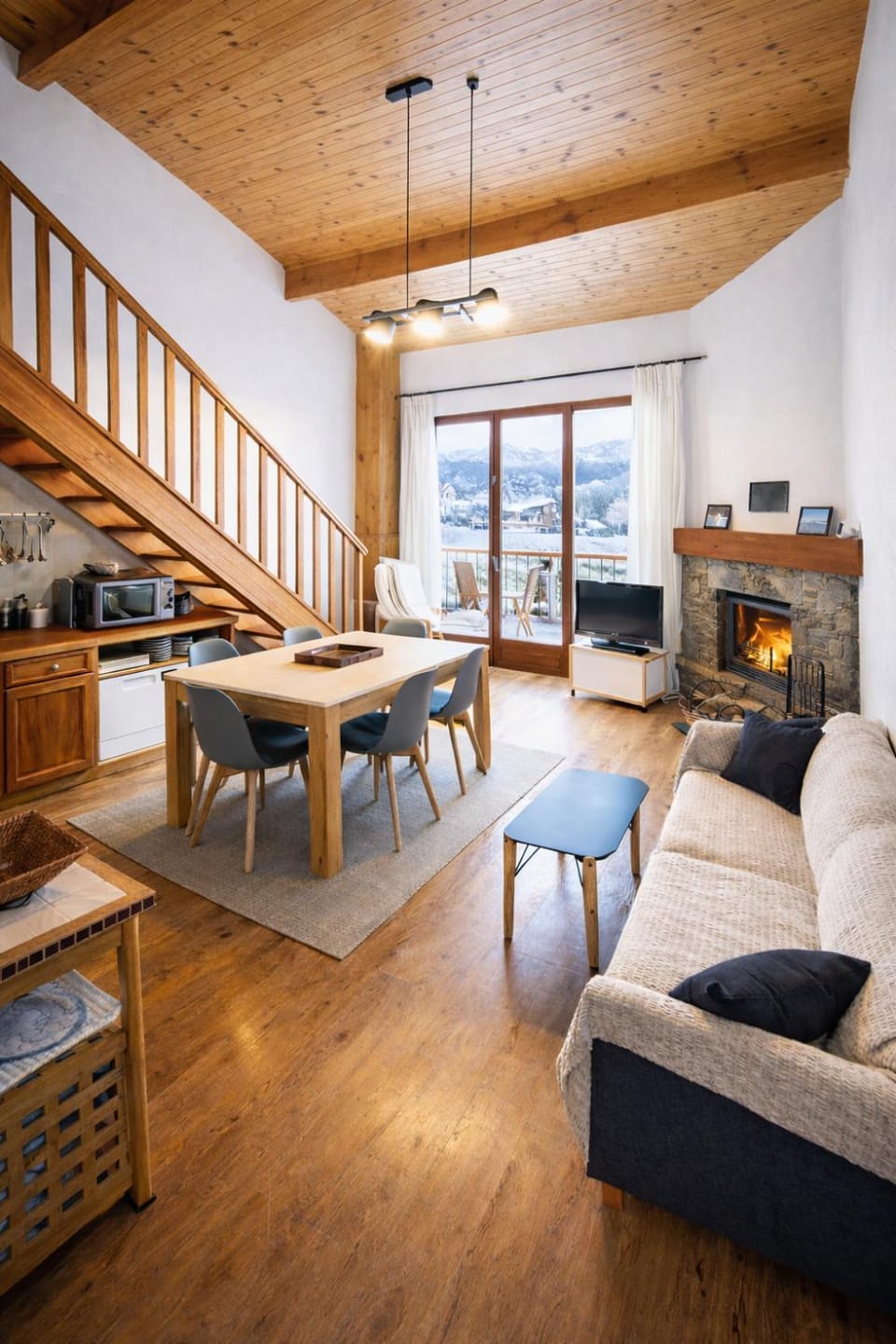 TV and multimedia, Kitchen or kitchenette, Living room