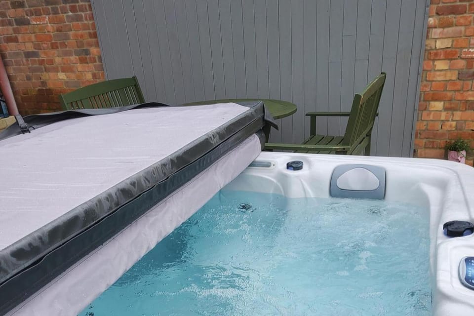3 Bedroom Cottage - Hot Tub Garden Parking House in East Devon District