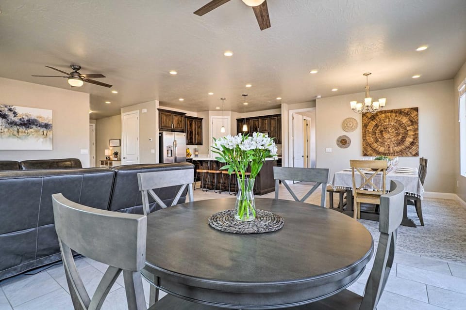 Private Hot Tub & Community Pool: Washington Home! House in Washington