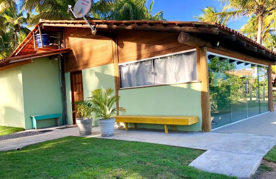 Linda casa de 2 QUARTOS na beira d'água - Condominio Mar Doce! House in State of Bahia