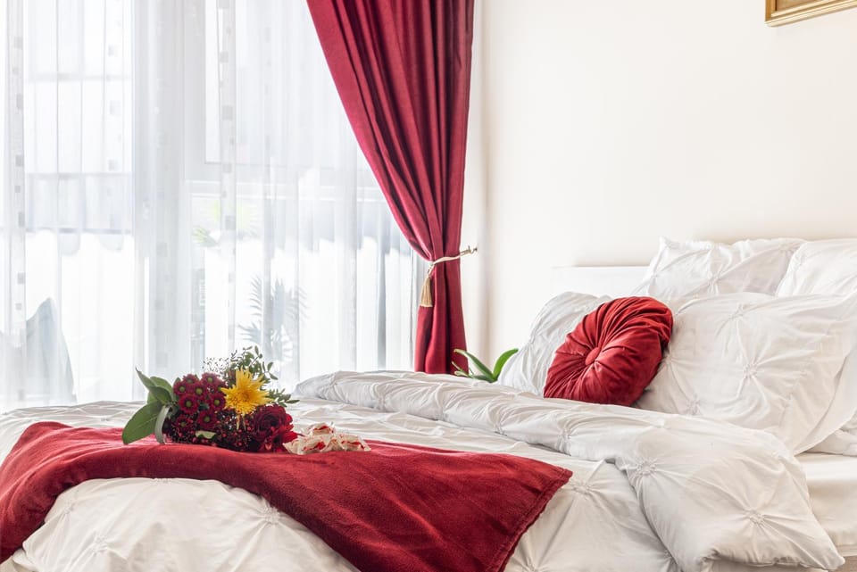 Bed, Photo of the whole room, Bedroom