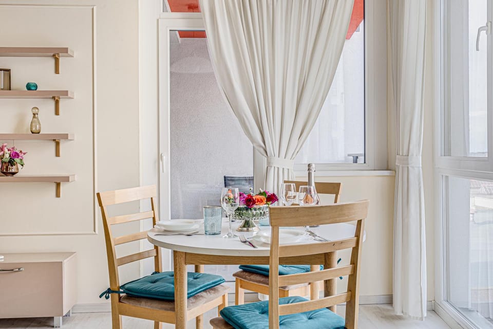 Living room, Seating area, Dining area