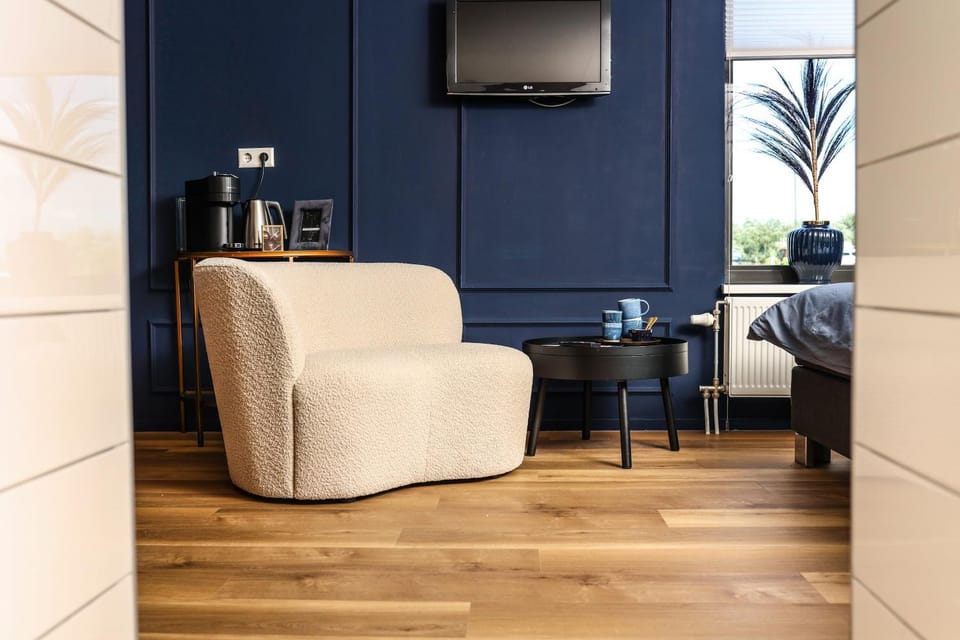 Coffee/tea facilities, Seating area