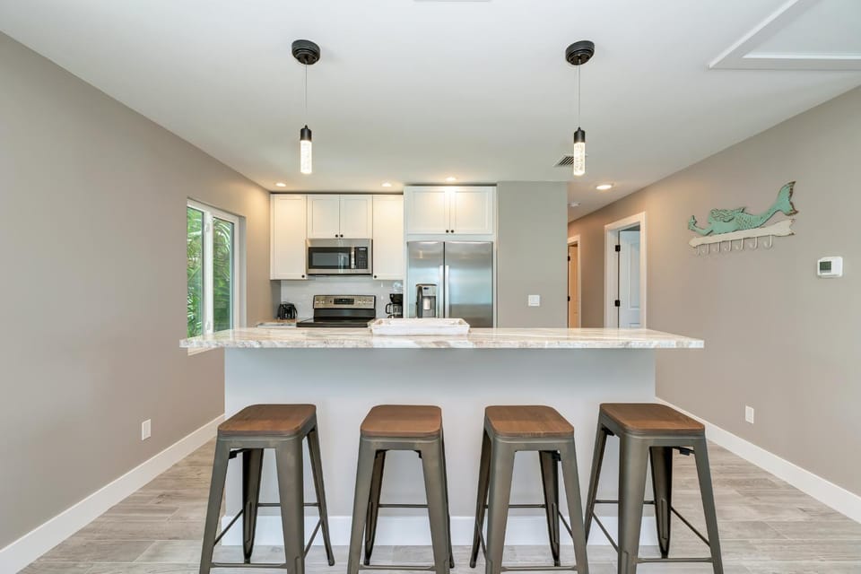 Ami Gulf Lookout-Views Of The Gulf From Every Room-Rooftop Terrace House in Bradenton Beach
