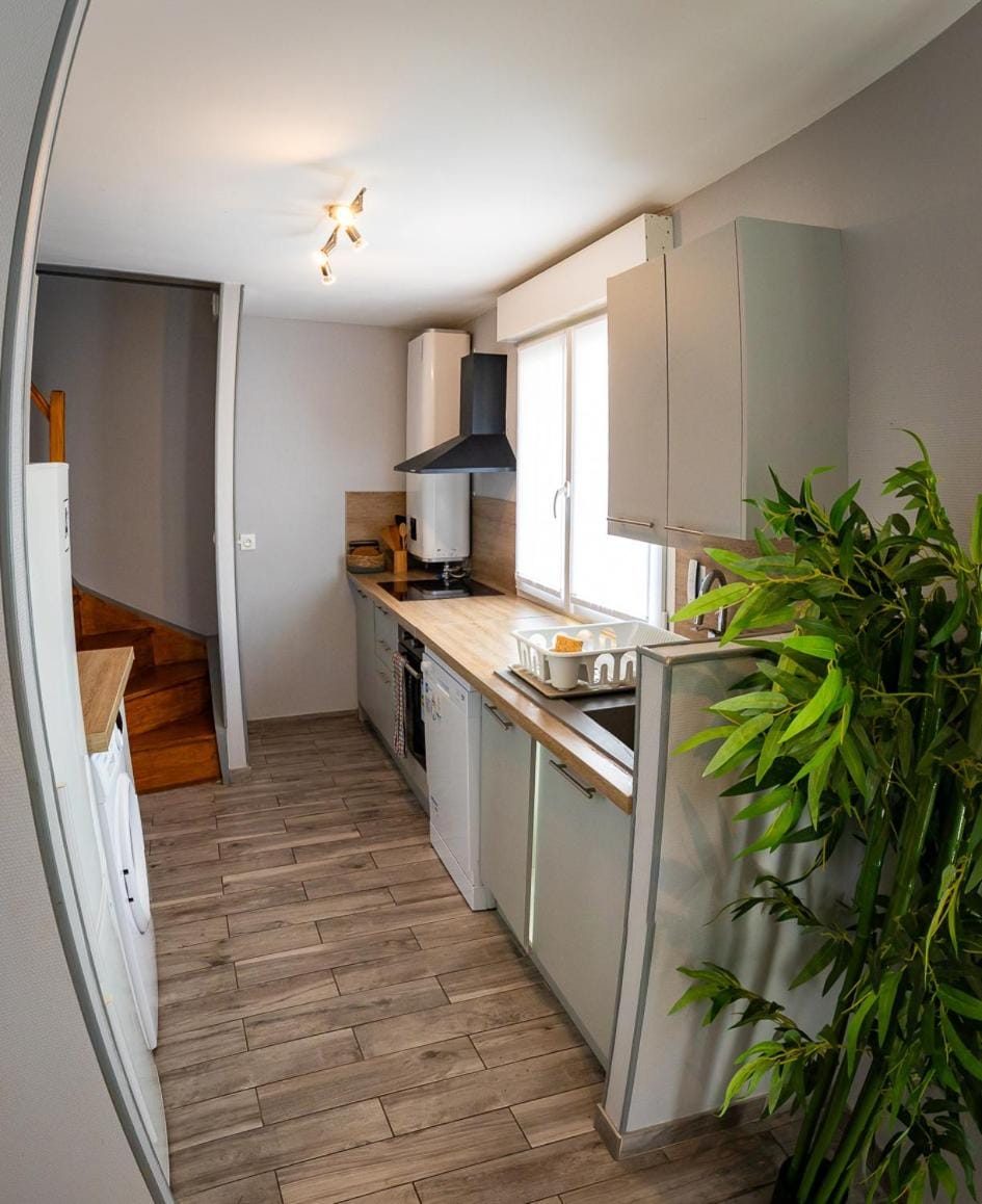 Kitchen or kitchenette, pet friendly, stove