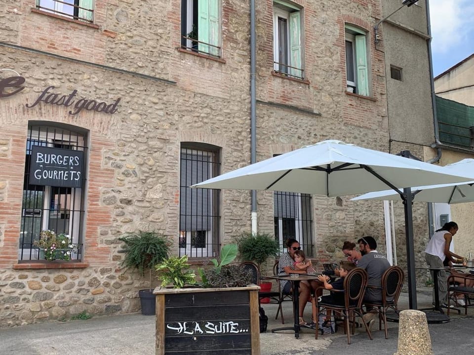 Ceret Beautiful Spacious House & Courtyard BBQ House in Céret