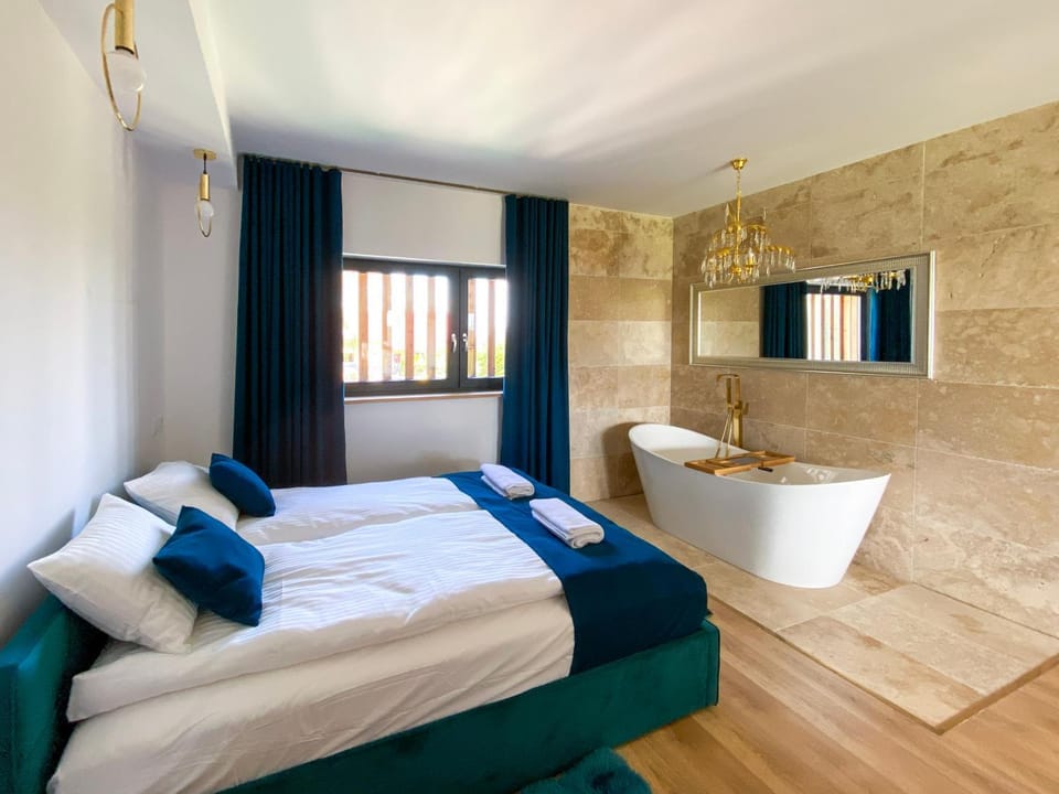 Bed, Bathroom, Photo of the whole room, Bedroom, Bath