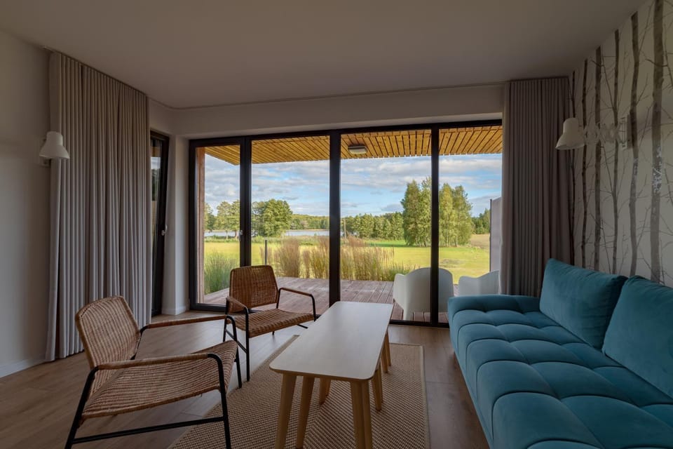 Natural landscape, Balcony/Terrace, Living room, Seating area, Lake view