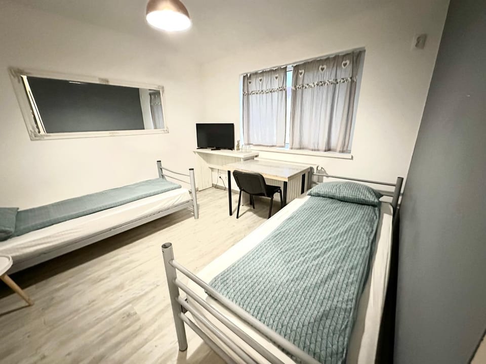 Cazare Muncitori Gilau- Camere cu baie proprie si Parcare Bed and Breakfast in Cluj County